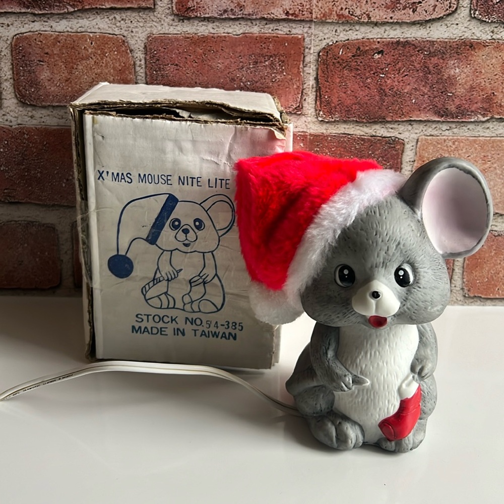 Vintage X-mas Mouse ceramic night lite with red & white fur Santa hat No. 54-385